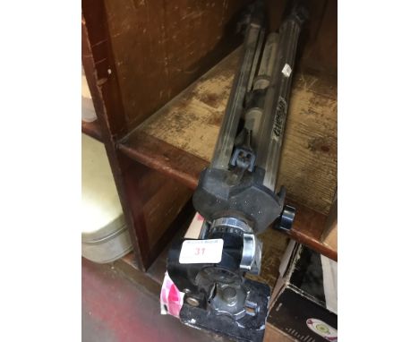 CAMERA TRIPOD