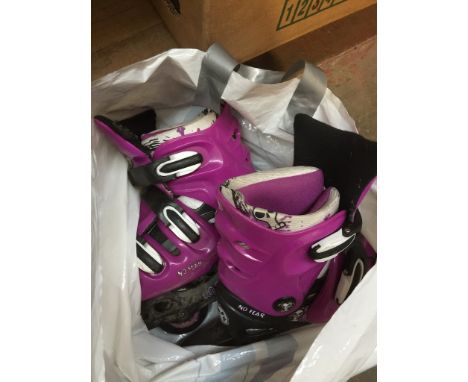 PAIR OF ROLLER BLADES