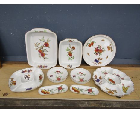 Royal Worcester 'Evesham' tableware&nbsp;