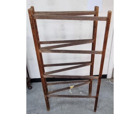 Vintage wooden clothes maiden together with a set of old wooden step-ladders (2) 