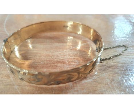 9ct yellow gold etched bangle,19.3 grams 