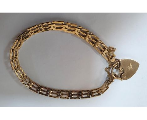 Chunky 9ct gold gate-link bracelet with heart clasp,9.1 grams               18cm long 