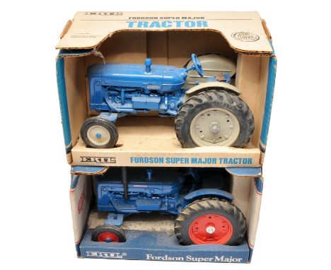 Ertl Duo of 1/16 diecast farm models comprising Fordson Super Major Tractor x 2. In need of a clean, otherwise without fault 