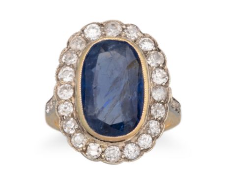 AN ANTIQUE EDWARDIAN SAPPHIRE AND DIAMOND CLUSTER RING, the central elongated oval sapphire to old cut diamond surround &amp;