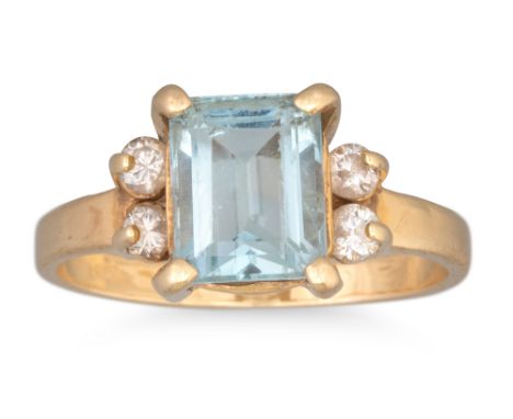 AN AQUAMARINE SINGLE STONE RING, to diamond shoulders, mounted in 14ct yellow gold, size k