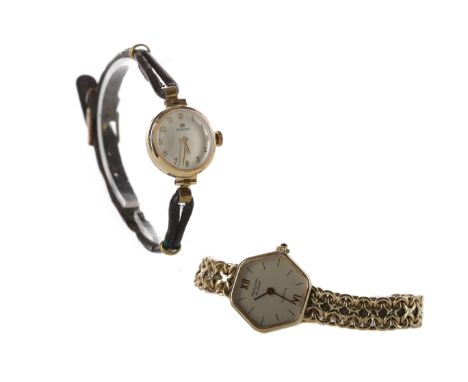 LADY'S RECORD DE LUXE NINE CARAT GOLD QUARTZ WRIST WATCH, the hexagonal dial with baton and applied Roman hour markers, 22mm 