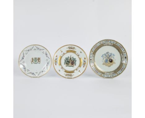 3 Chinese plates with coats of arms, including Chinese plate Qianlong with family crest Empain - Descantons de Montblanc, Chi