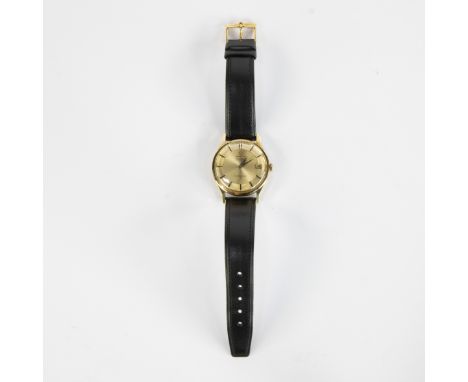 Vintage automatic chronometer watch by OMEGA, model Constellation, with case in 18 kt yellow gold, champagne-coloured dial wi