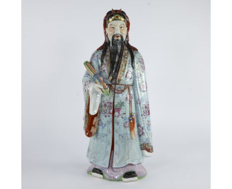 Chinese statue of an immortal in polychrome famille rose porcelain, Republic periodChinees beeld van een onsterfelijke in pol