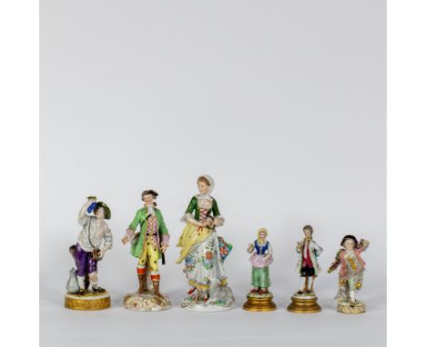 Lot with 6 porcelain postures, Germany a.o. Ludwigsburg, Sitzendorf, Volkstedt, 19th centuryLot van 6 porseleinen postuurtjes