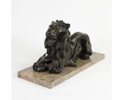 Impressive sculpture of a fight between a lion and snake on marble plinth after Antoine-Louis Barye, French, circa 1900Indruk