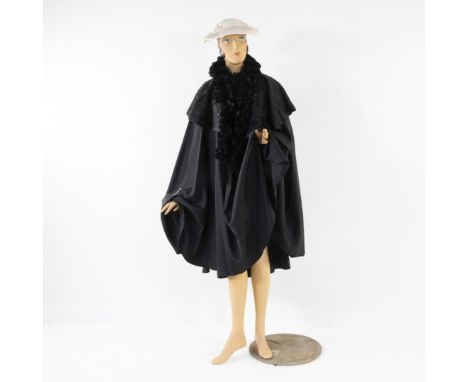 Vintage Art Deco lady's mannequin Paul Imans wearing black cape and hat, circa 1900–1920 / 20th centuryVintage Art Deco dames