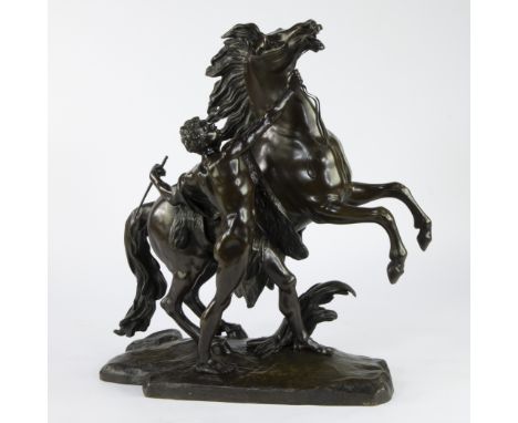 Patinated bronze sculpture 'Chevaux de Marly' after Guillaume Coustou, 19th/20th century, signed CoustouGepatineerd bronzen b