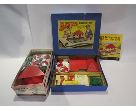 A boxed Bayko building set and assorted loose Bayko 