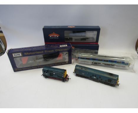 Boxed Bachmann Branch-Line 00 gauge rolling stock to include 33-929A 30T Bogie Bolster Wagon BR grey with pipes and 37-321A I