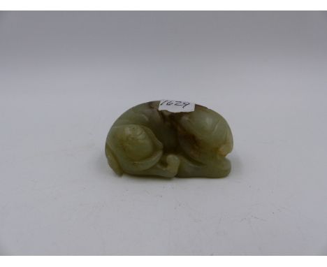A CHINESE CARVED JADE FIGURE OF A RECUMBENT ELEPHANT.   L.7cms.