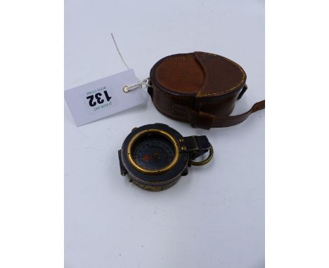 A 1918 MILITARY MARKED MARCHING COMPASS WITH LEATHER CASE.