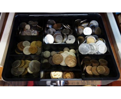 A large collection of world coinage including a John Wilkinson ironmaster half penny, Queen Victoria Ceylon five cents and a 