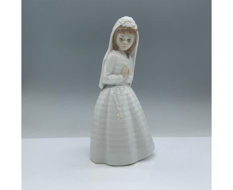 Girl Praying (First Communion) figurine in a glossy finish. Nao by Lladro backstamp on the bottom. Dimensions: 4.75"L x 3.75"