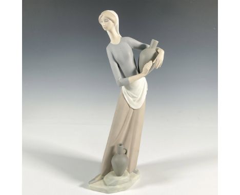 A matte figure of a young woman holding pottery jugs. Lladro backstamp. This item has its original box: 13.5"L x 9.25"W x 8"H