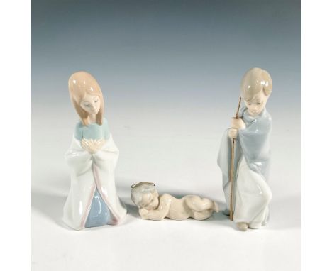 Includes Saint Joseph (4672), Mary (4671), and Baby Jesus (4535). Lladro backstamps. This item has its original box: 12.5"L x