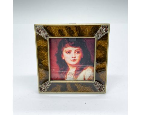 Exquisite frame adorned with an animal print enameled pattern along the sides, accentuated by an array of brown-colored Swaro