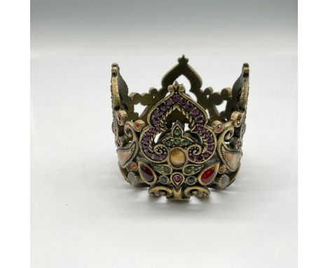 This jeweled holder is in Persian style with enamel and crystal embellishments to highlight the design. Jay Strongwater impre