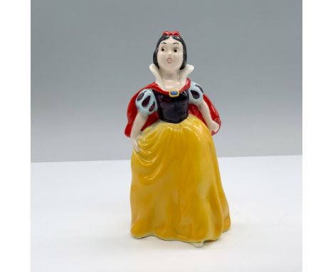 Beautiful porcelain with glossy finish of Snow White From Snow White and the Seven Dwarves. Her model number is 1332. Beswick