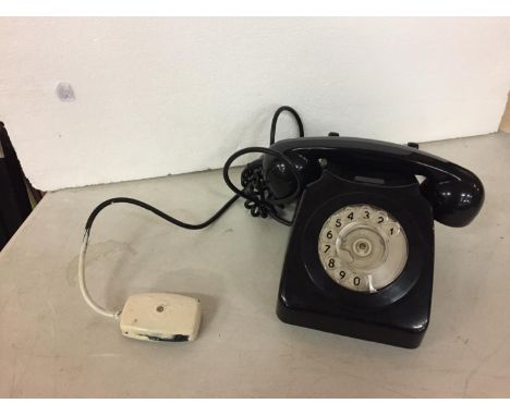 A BLACK VINTAGE DIAL TELEPHONE 