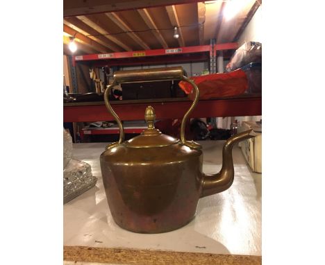 A VINTAGE COPPER KETTLE 