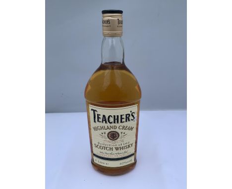 A 1 LITRE BOTTLE OF TEACHERS HIGHLAND CREAM PERFECTION OF OLD SCOTCH WHISKY 40% VOLUME 