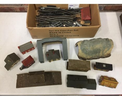 A QUANTITY OF OO GAUGE MODEL RAILWAY TRACK AND BUILDINGS 