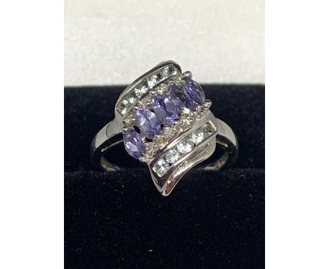 A 9 CARAT WHITE GOLD AMETHYST AND DIAMOND RING SIZE M/N IN A PRESENTATION BOX 