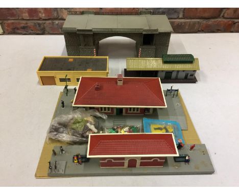 A COLLECTION OF OO GAUGE MODEL RAILWAY BUILDINGS TO INCLUDE A STATION AND A BRIDGE 