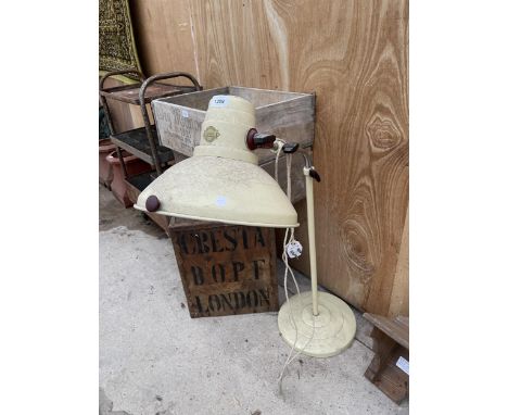 A VINTAGE 'BARBER BIRMINGHAM' MEDICO ELECTRONIC ENGINEERS LAMP 