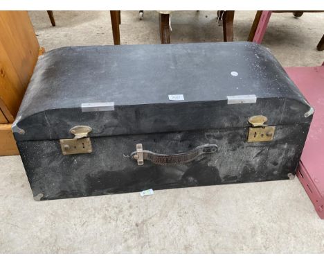 A VINTAGE CAR LUGGAGE TRUNK 