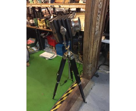 A STANDARD LAMP IN THE STYLE OF A VINTAGE CAMERA ON A TRIPOD 