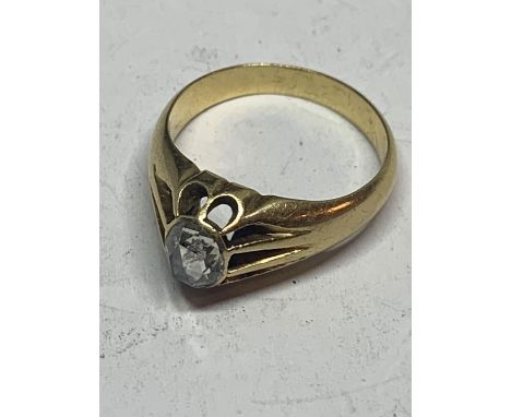 AN 18 CARAT GOLD RING WITH SOLITAIRE DIAMOND SIZE P/Q GROSS WEIGHT 6.9 GRAMS 