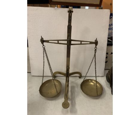 A PAIR OF VINTAGE BRASS BALANCE SCALES W&amp;T AVERY LTD BIRMINGHAM 