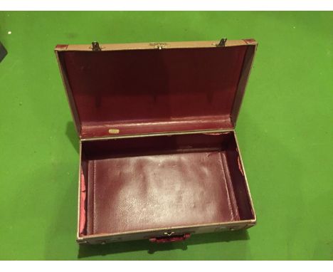 A VINTAGE MAYFAIR SUITCASE 