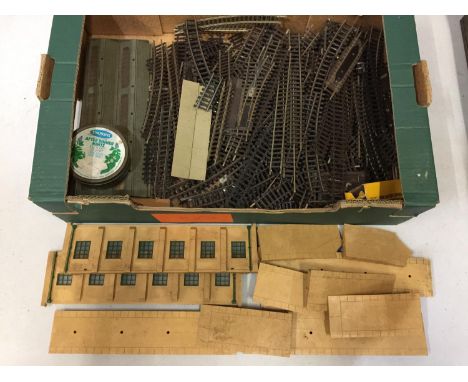 A QUANTITY OF OO GAUGE MODEL RAILWAY TRACK AND BUILDINGS 