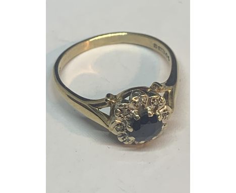 A 9 CARAT GOLD RING WITH A CENTRE SAPPHIRE SURROUNDED BY DIAMONDS IN A FLOWER DESIGN SIZE Q IN A PRESENTATION BOX 