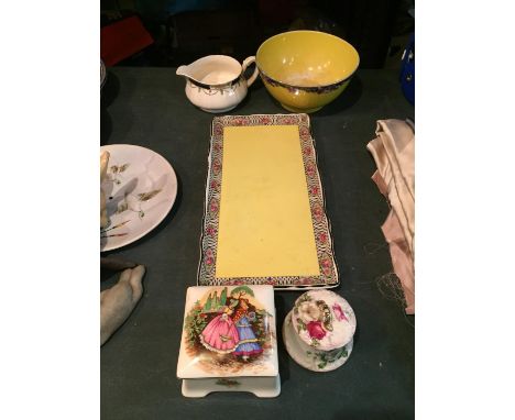 AN AMOUNT OF CERAMICS TO INCLUDE A CROWN DUCAL TRINKET BOX, AN A J WILKINSON YELLOW AND FLORALPATTERNED BOWL, SANDWICH PLATE,
