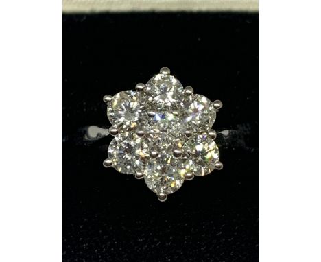 AN 18 CARAT WHITE GOLD FLOWER DESIGN CLUSTER RING WITH 2 CARATS OF DIAMONDS IN A PRESENTATION BOX SIZE M 