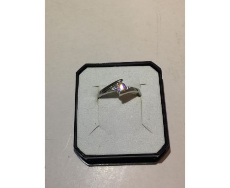 A SILVER 925 DRESS RING WITH CLEAR STONE IN A PRESENTATION BOX 