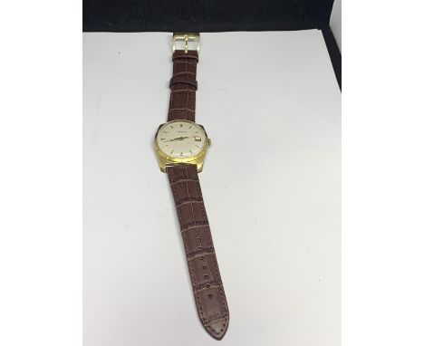 A VINTAGE CANDINO MANUAL WIND WRIST WATCHWITH 18K 750 CASE AND BACK WITH A BROWN LEATHER STRAP SEEN WORKING BUT NO WARRANTY 