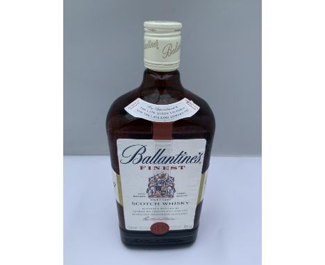 A 1 LITRE BOTTLE OF BALLANTINES FINEST SCOTCH WHISKY 40% VOL 