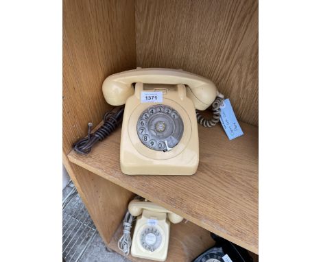 A RETRO CREAM ROTARY DIAL TELEPHONE 