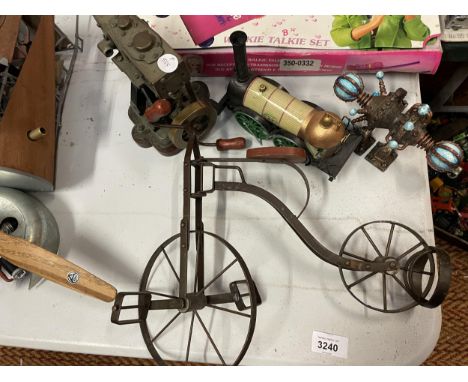 A MODEL PENNY FARTHIUNG, STEAM TRAIN, A STEAM POWERED? ENGINE, ETC 
