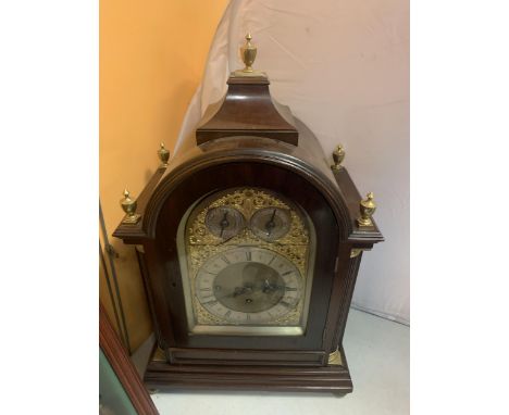 A CIRCA 1890 MAHOGANY BRACKET CLOCK BY MARTIN OF LONDON, HAVING EIGHT DAY MOVEMENT WITH STRIKING AND QUARTER CHIMING, ARCHED 